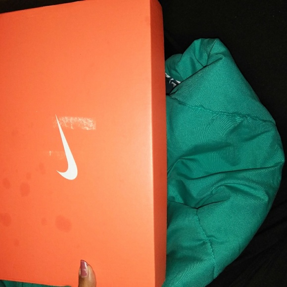 Brand new nike shoes - Picture 3 of 3